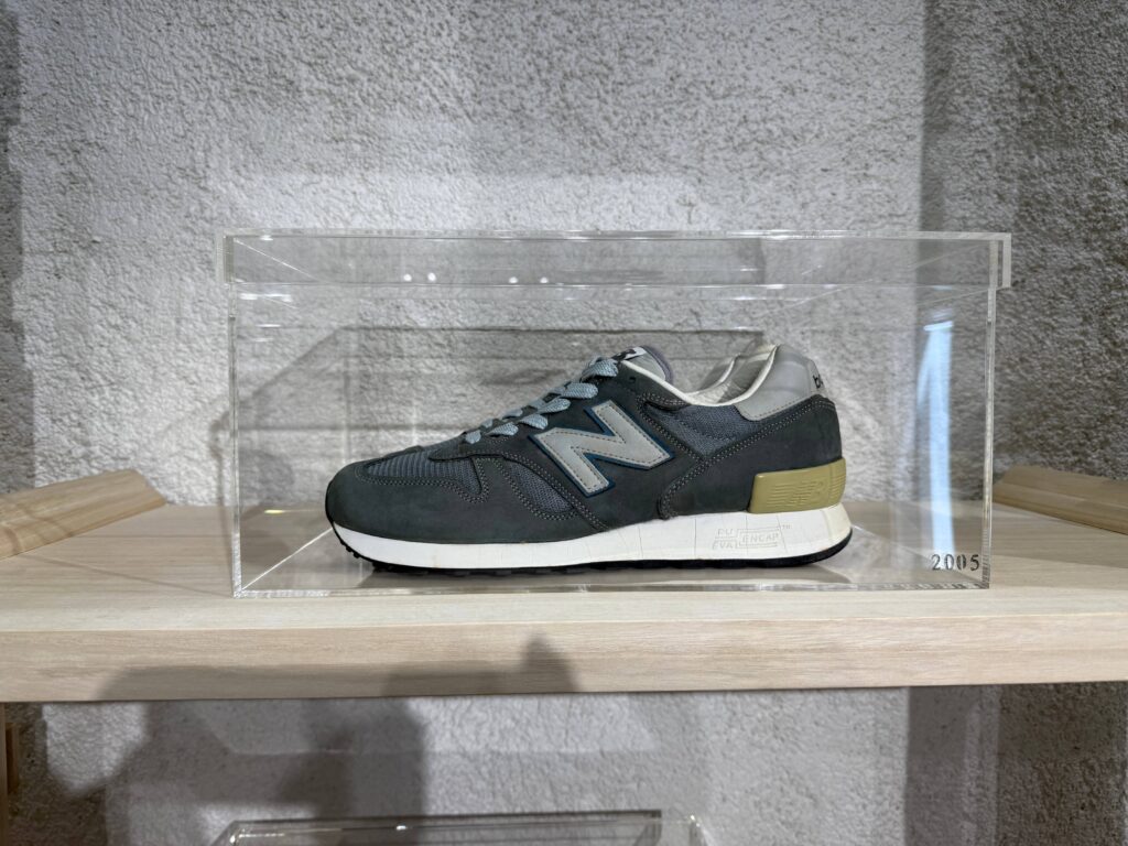 2005年に復刻されたNew Balance1300スニーカー