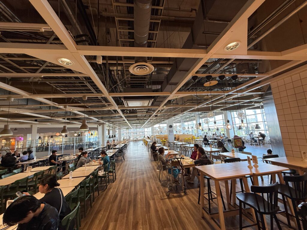 IKEA船橋スウェーデンカフェの広々とした店内