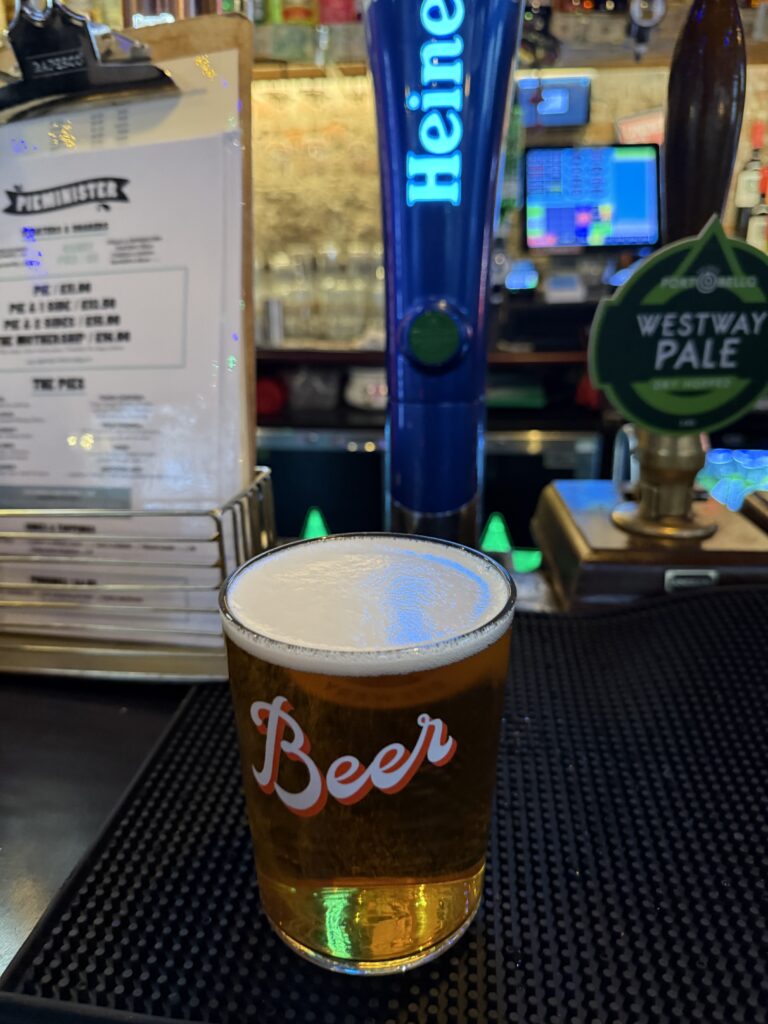 ロンドンSOHOのパブ「Nellie Dean Soho」で昼から楽しむWestway Pale Ale。