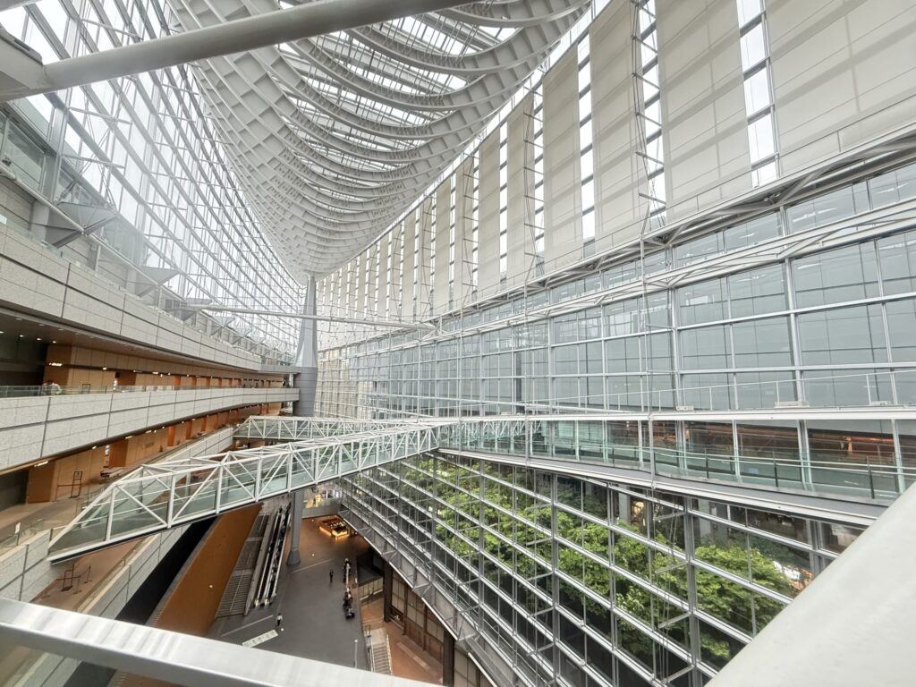 Side view of a vast space with impressive complex structures, photographed from a bridge.