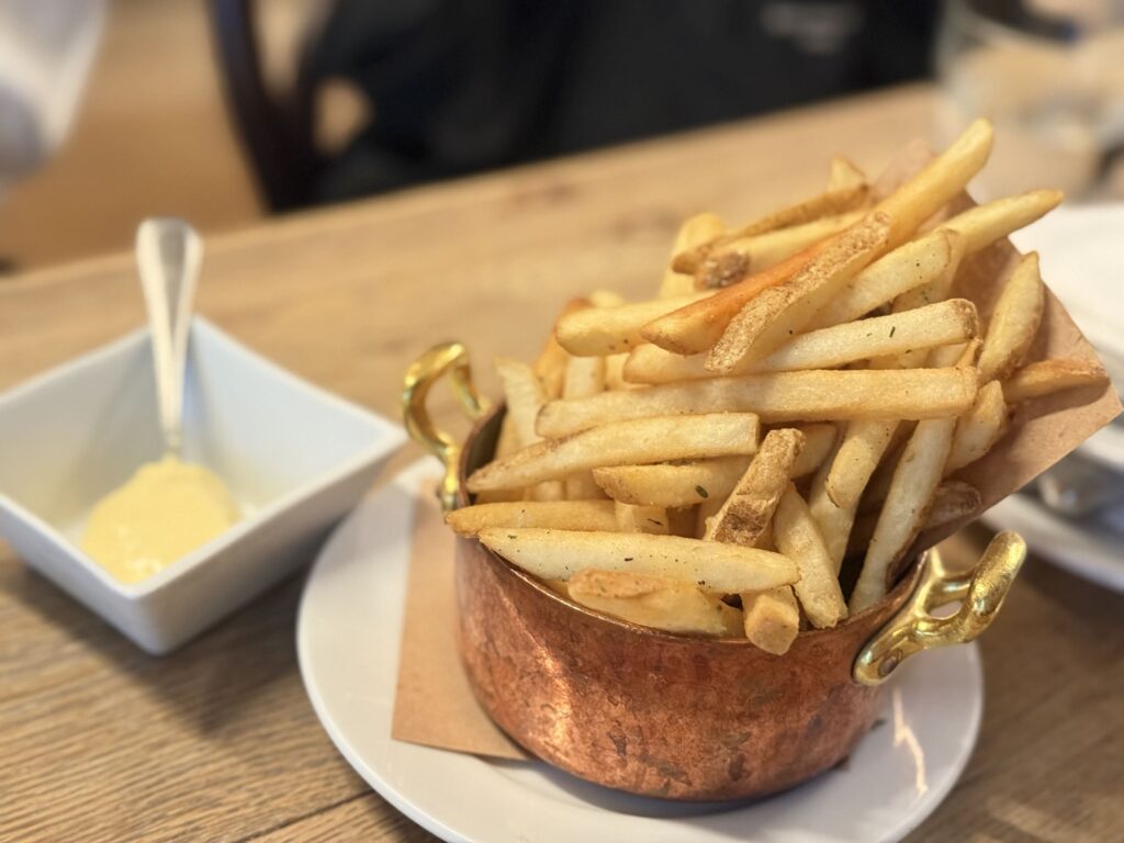 French fries with aioli sauce