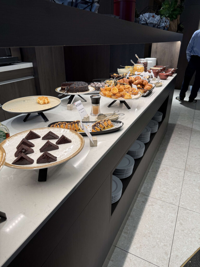 Pastry and sweets counter at Ikonik Lisboa hotel breakfast buffet featuring chocolate brownies and danishes