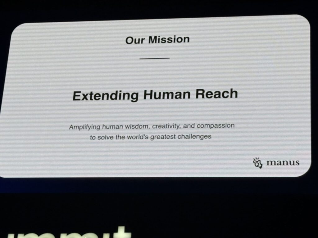 Manusのミッション「Extending Human Reach」が記されたプレゼンテーションスライド