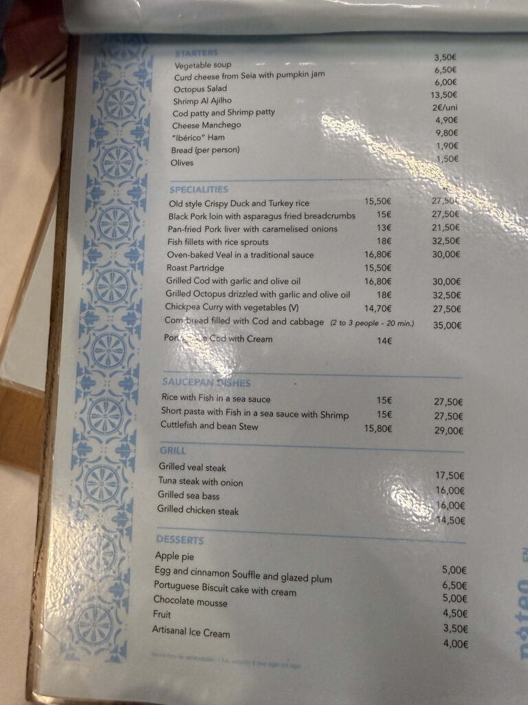 Páteo Restauranteの英語メニュー表。前菜、スペシャリティ、デザートの価格リスト