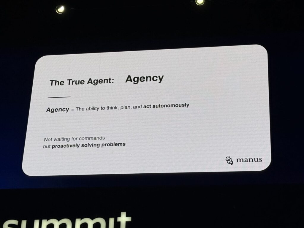 「The True Agent: Agency」と題されたmanusのプレゼンテーションスライド。主体性（Agency）とは自律的に思考・計画・行動する能力であると定義している。