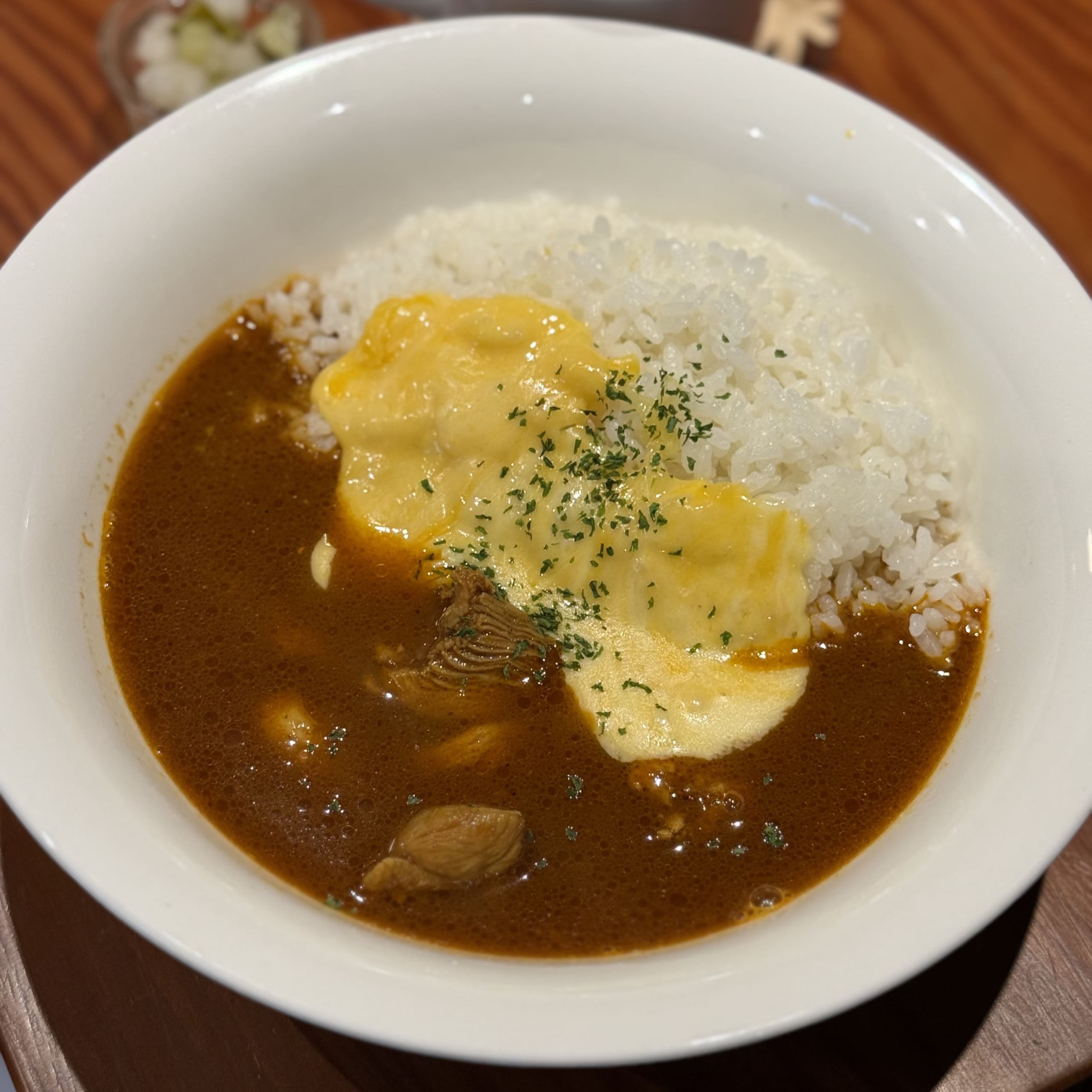 Spice curry and hummus at the old house curry shop Hamorebi