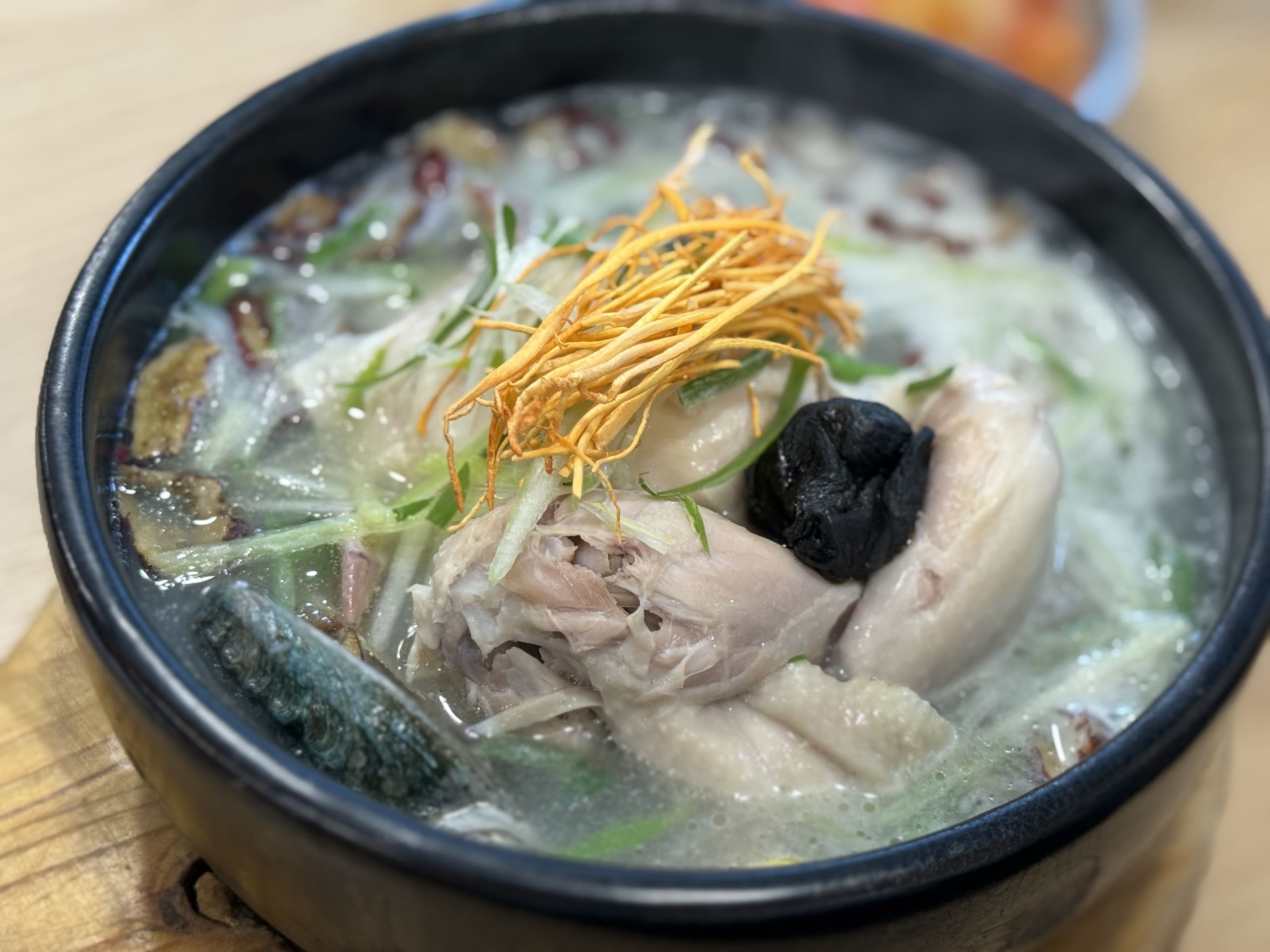 The yellow sign of Baengnyeon Tojong Samgyetang and the boiling stone pot