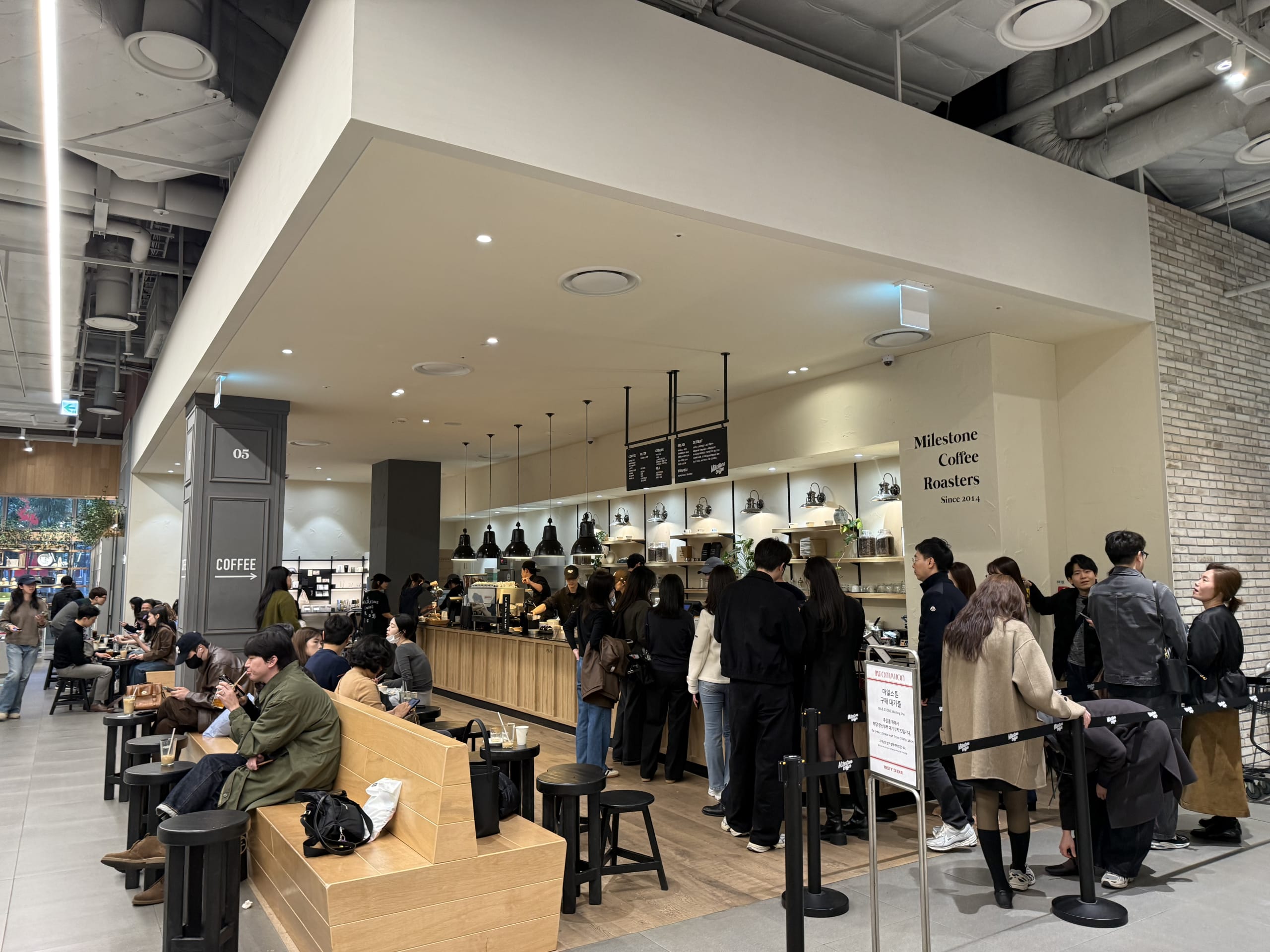 Milestone Coffee in Seoul with a long queue.