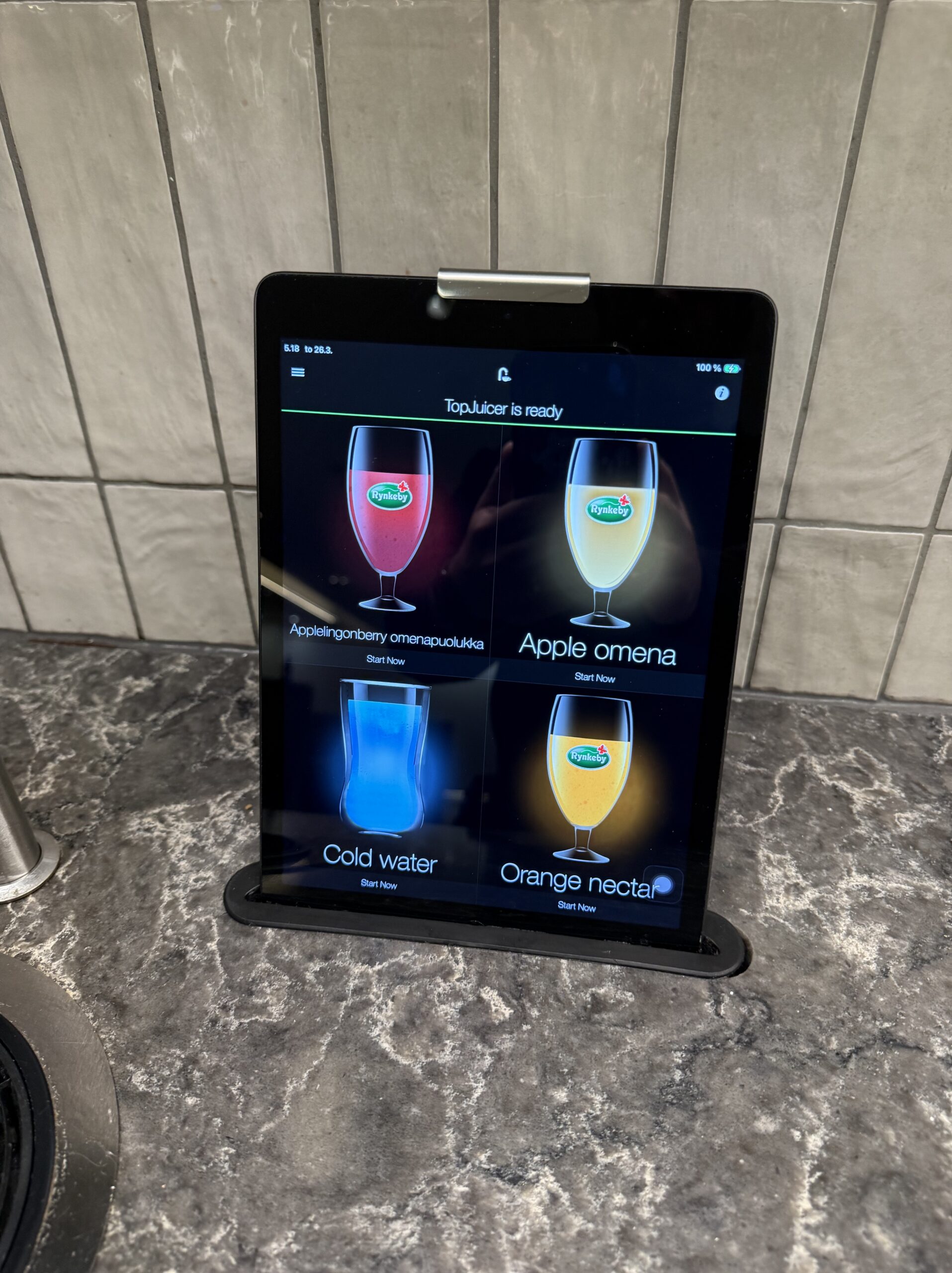 Applelingonberryの表示があるタッチパネル