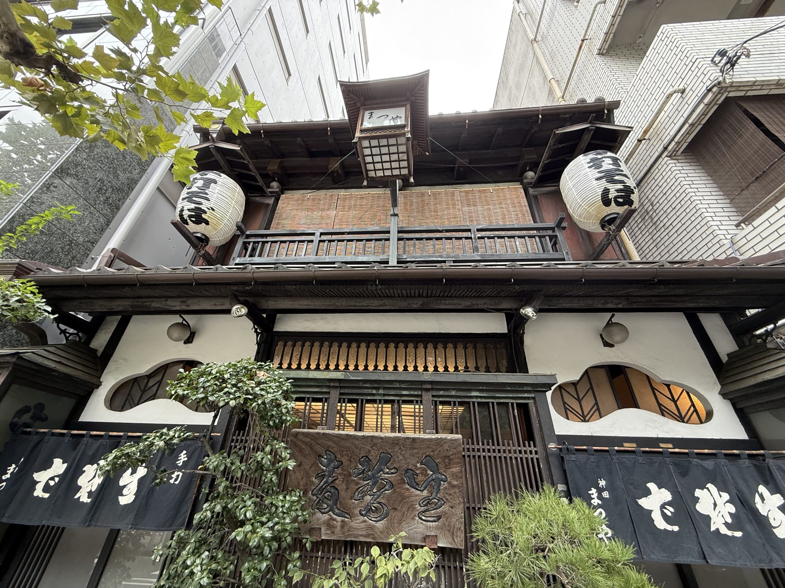 神田まつやの風情ある木造建築の外観