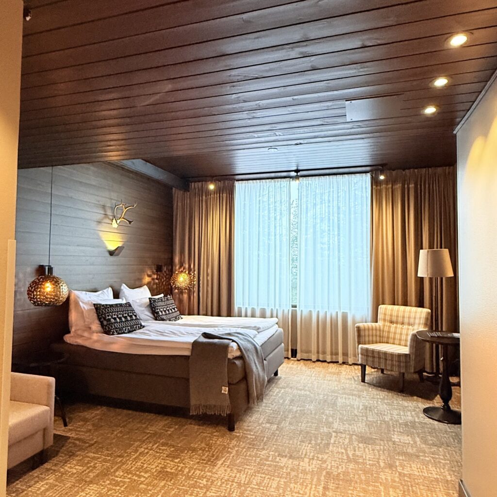 プライベートサウナから屋上テラスへ!ロヴァニエミ『Lapland Hotels Sky Ounasvaara』で極上のオーロラ待機ステイ