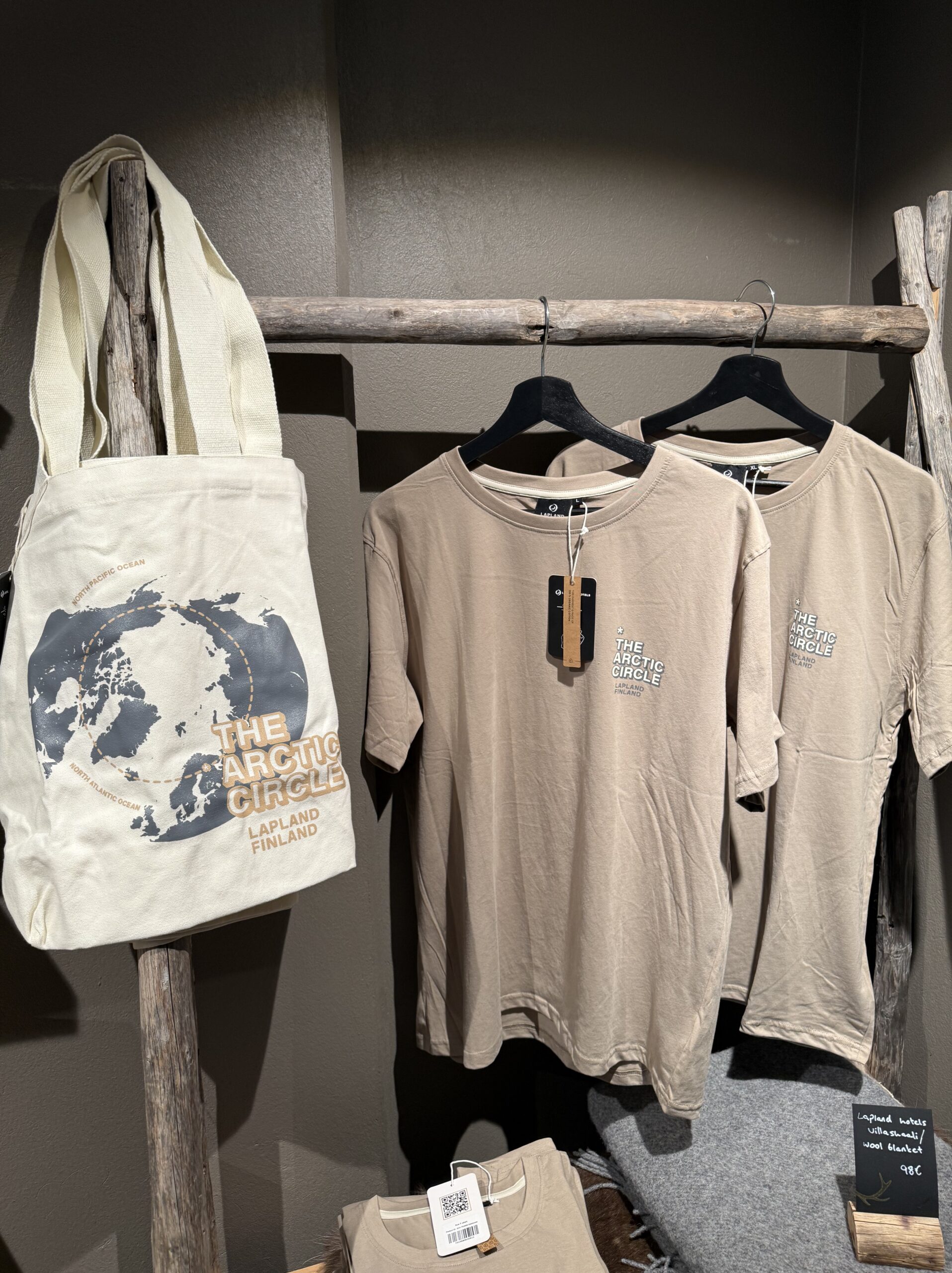 ホテルオリジナルのTシャツとトートバッグ