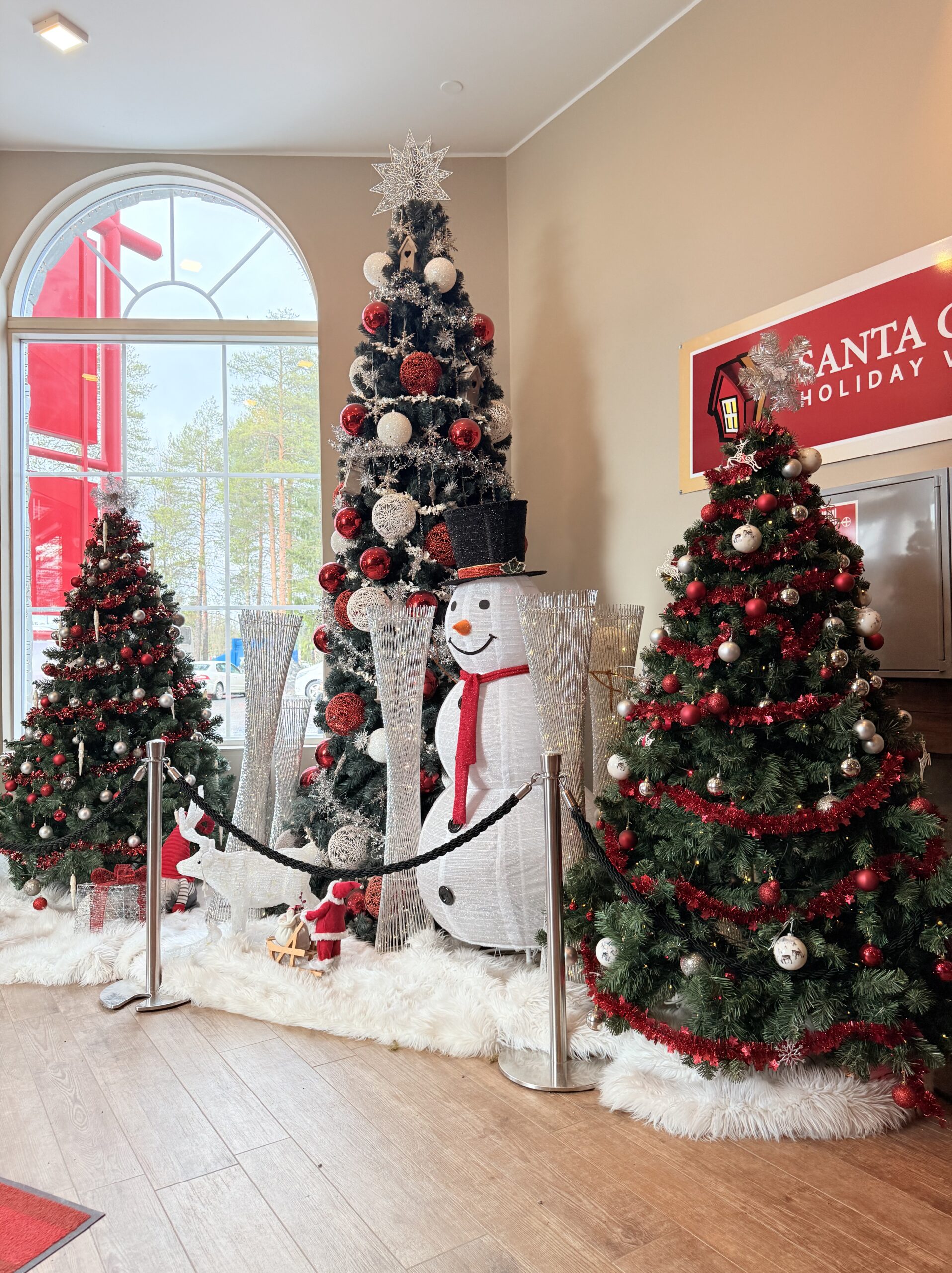 雪だるまとクリスマスツリーの装飾