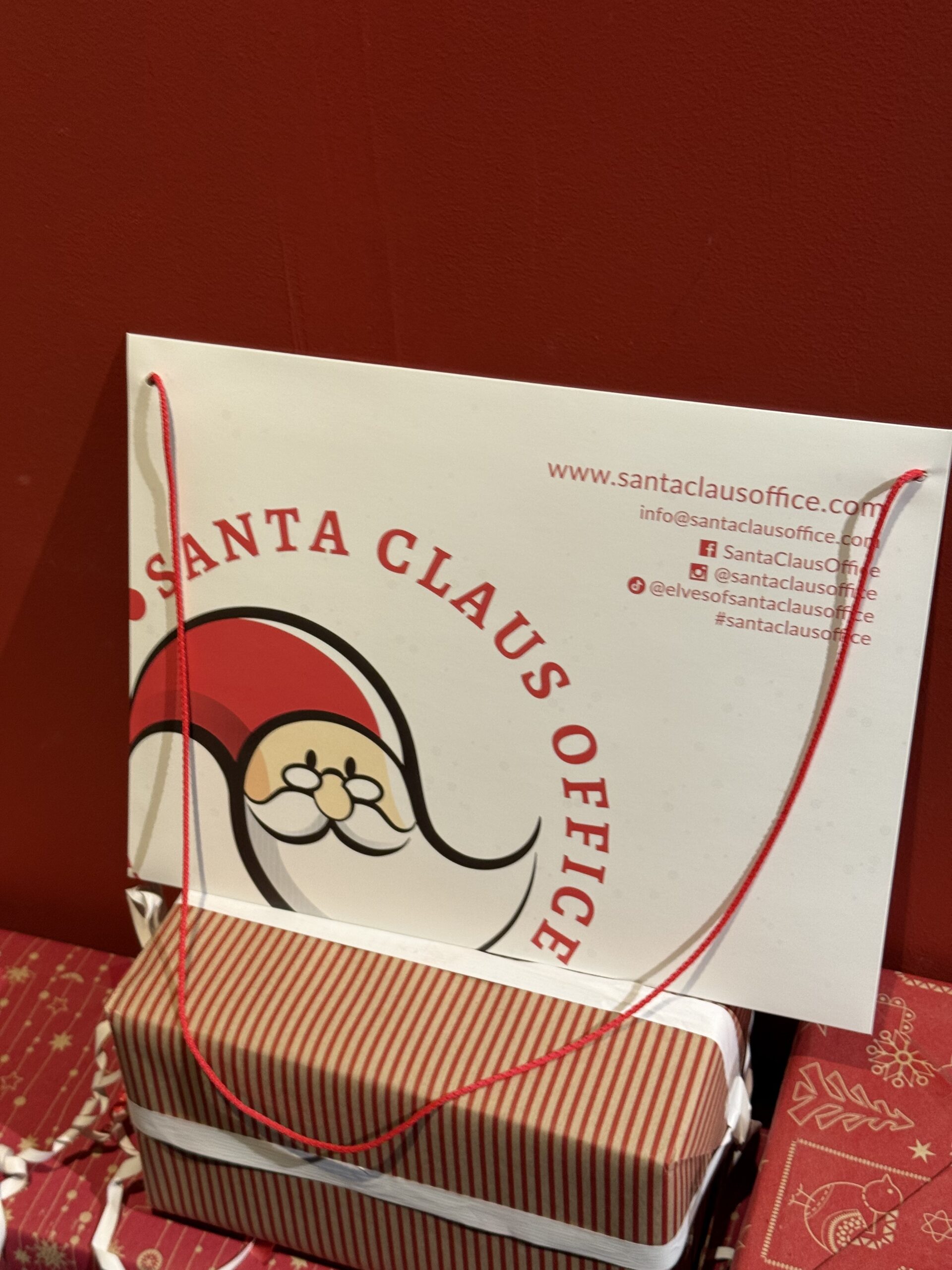SANTA CLAUS OFFICEの公式サインボード