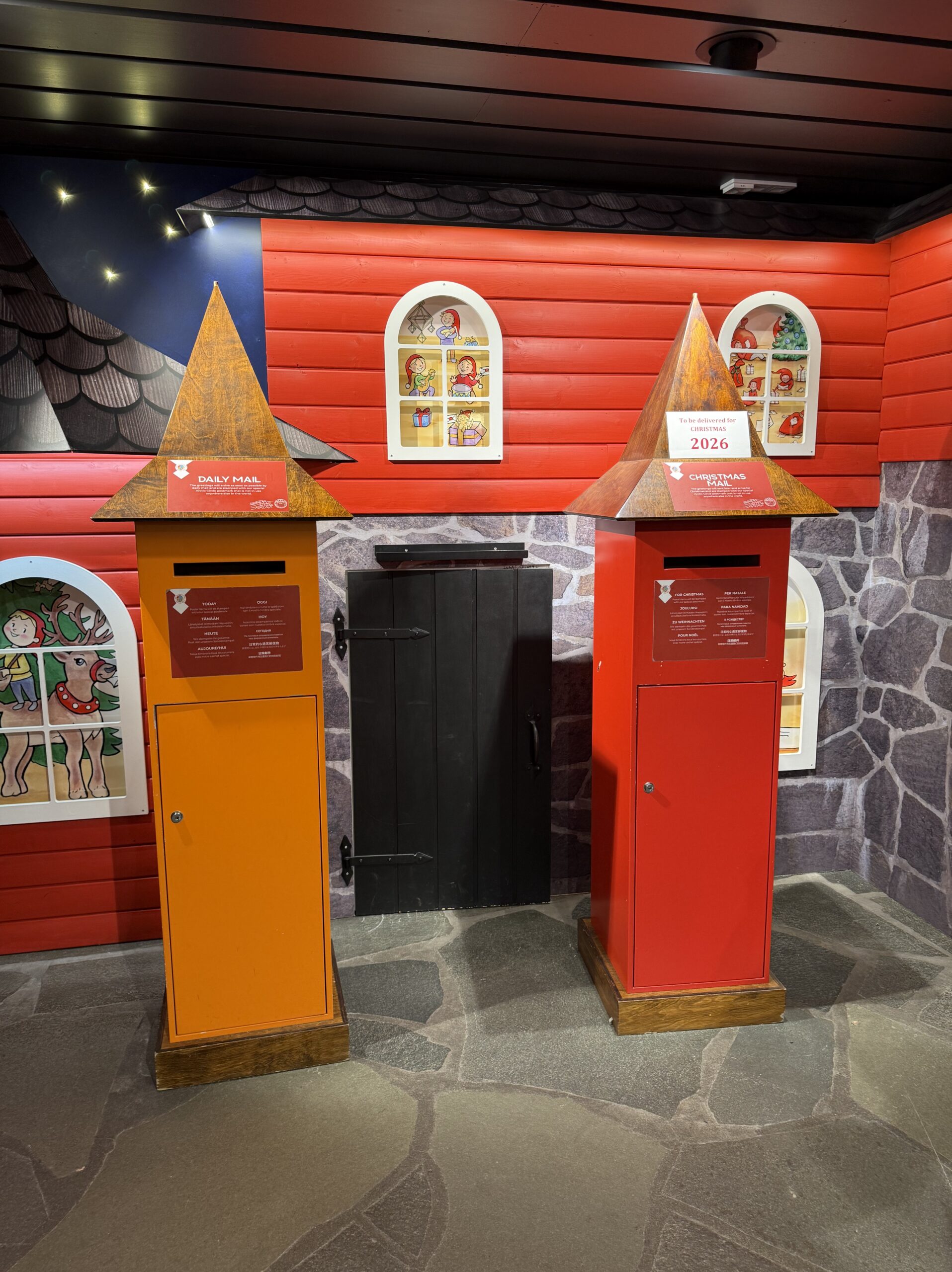 DAILY MAILとCHRISTMAS MAILの2つの異なるポスト