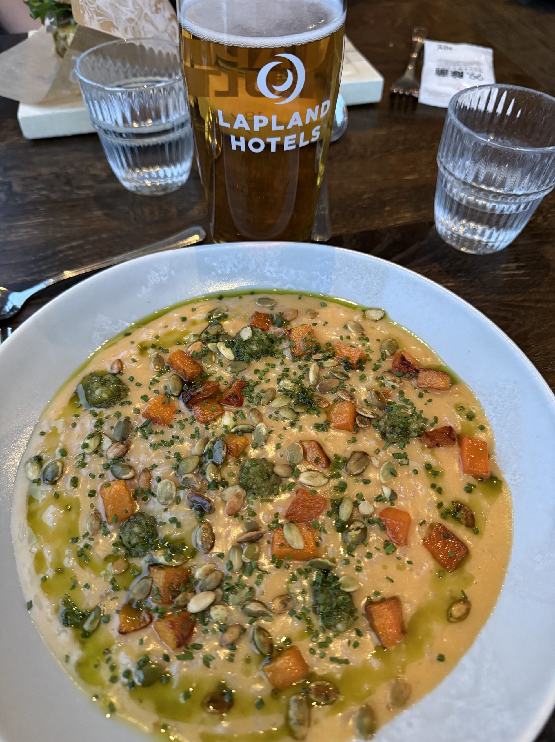 ブラッドオレンジパンプキンリゾットとローカルビール