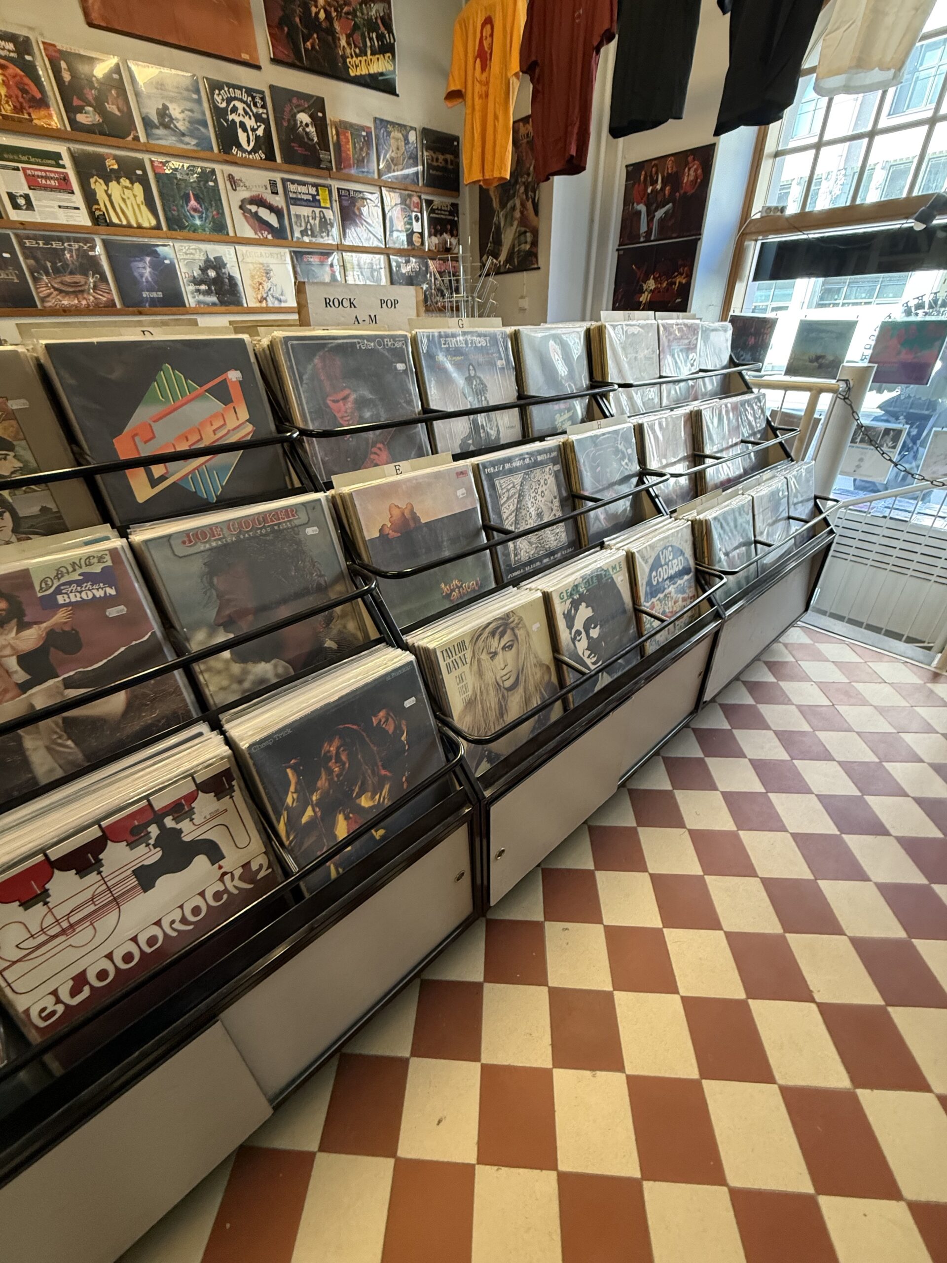 ROCK POPインデックスのレコードラック