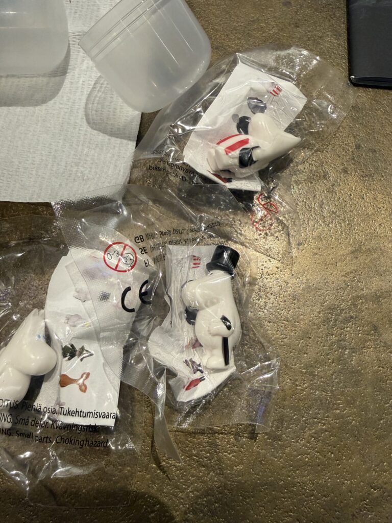 Midnight Grocery Run: Souvenir Haul Near K-Supermarket Kamppi & Moomin Unboxing