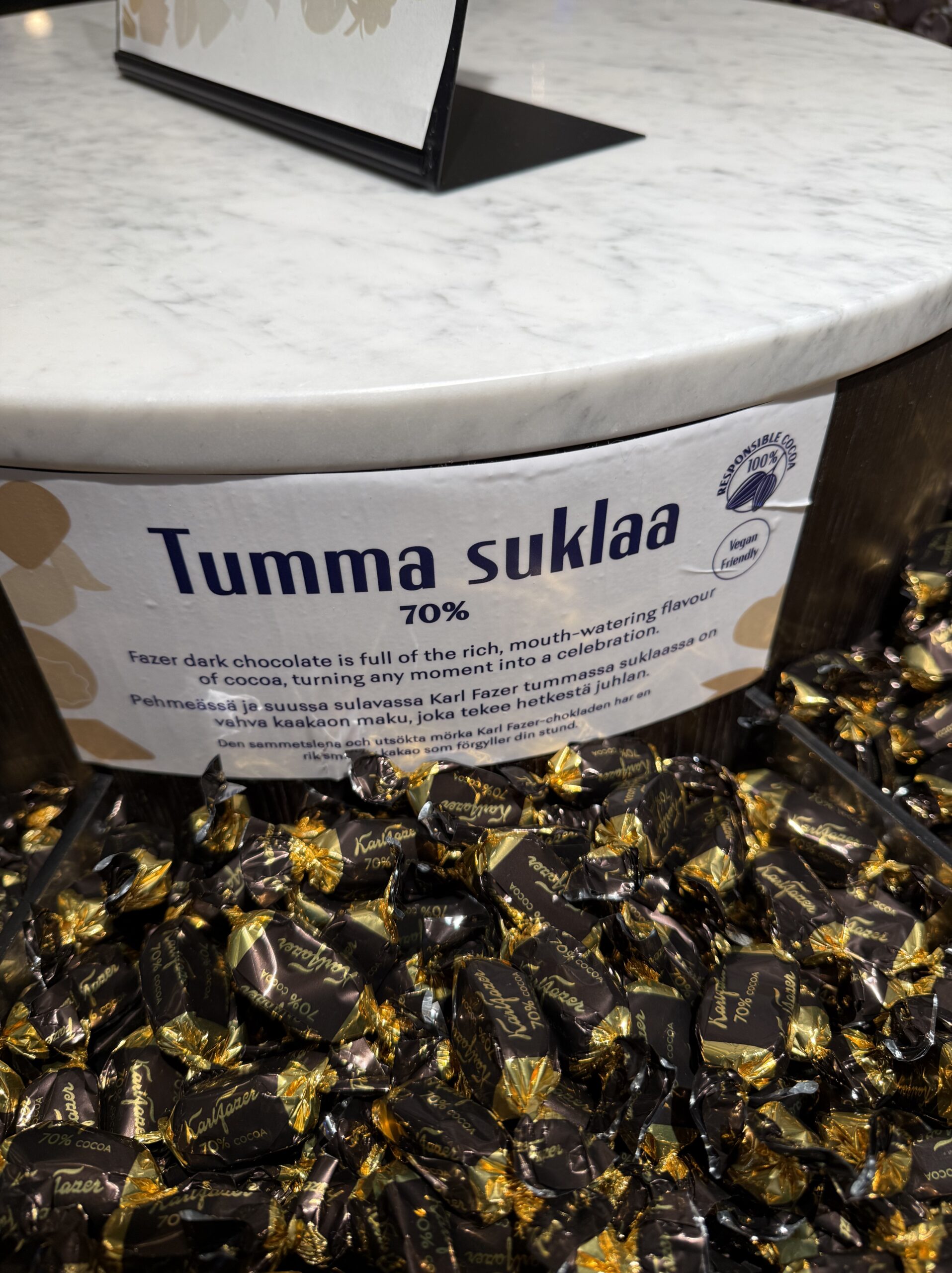 Tumma suklaa 70% dark chocolate pick and mix