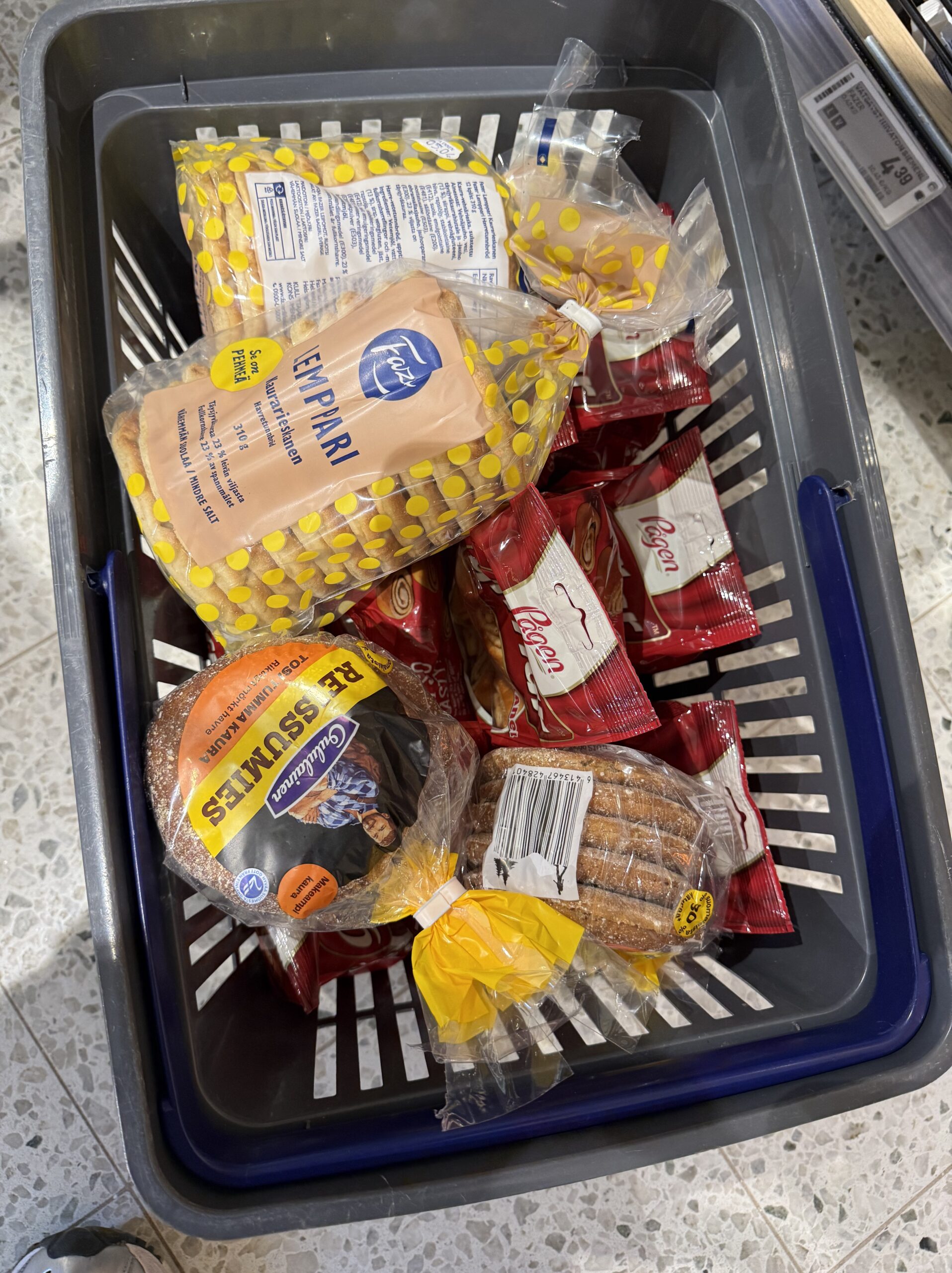 A shopping basket filled with Fazer breads and Pagen cinnamon buns
