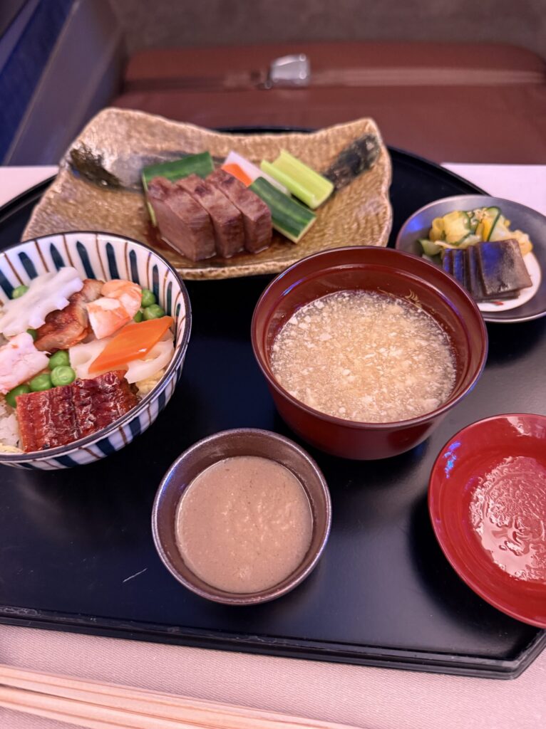 Main Washoku course with Wagyu beef and Chirashi sushi