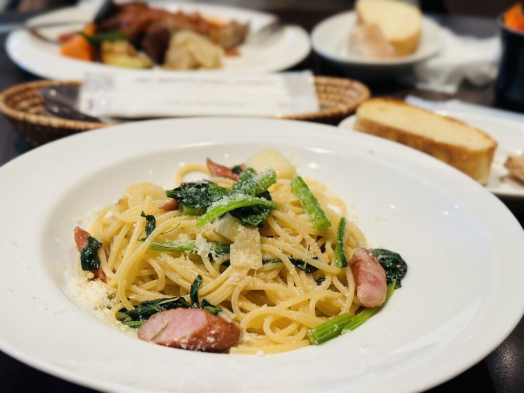 GARB Tokyo ソーセージと青菜のパスタ