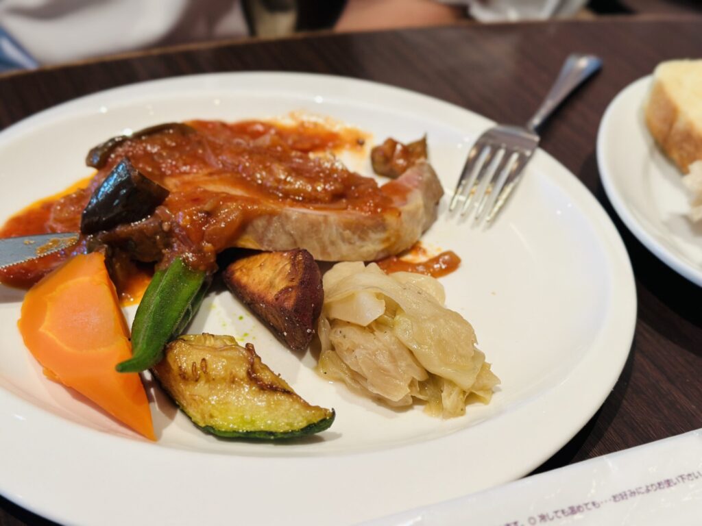 GARB Tokyo 日替わり肉料理 ポークのトマトソース