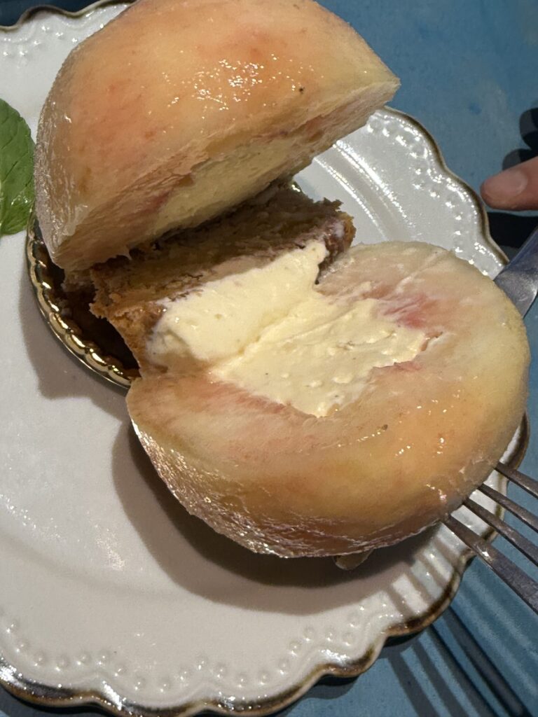 たっぷりのクリームが詰まったみずみずしい断面