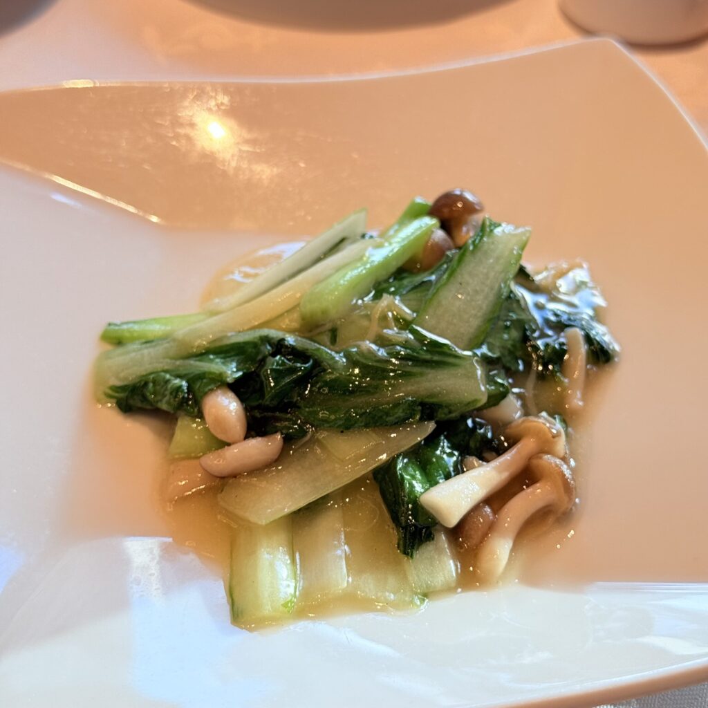 青菜としめじの炒め物