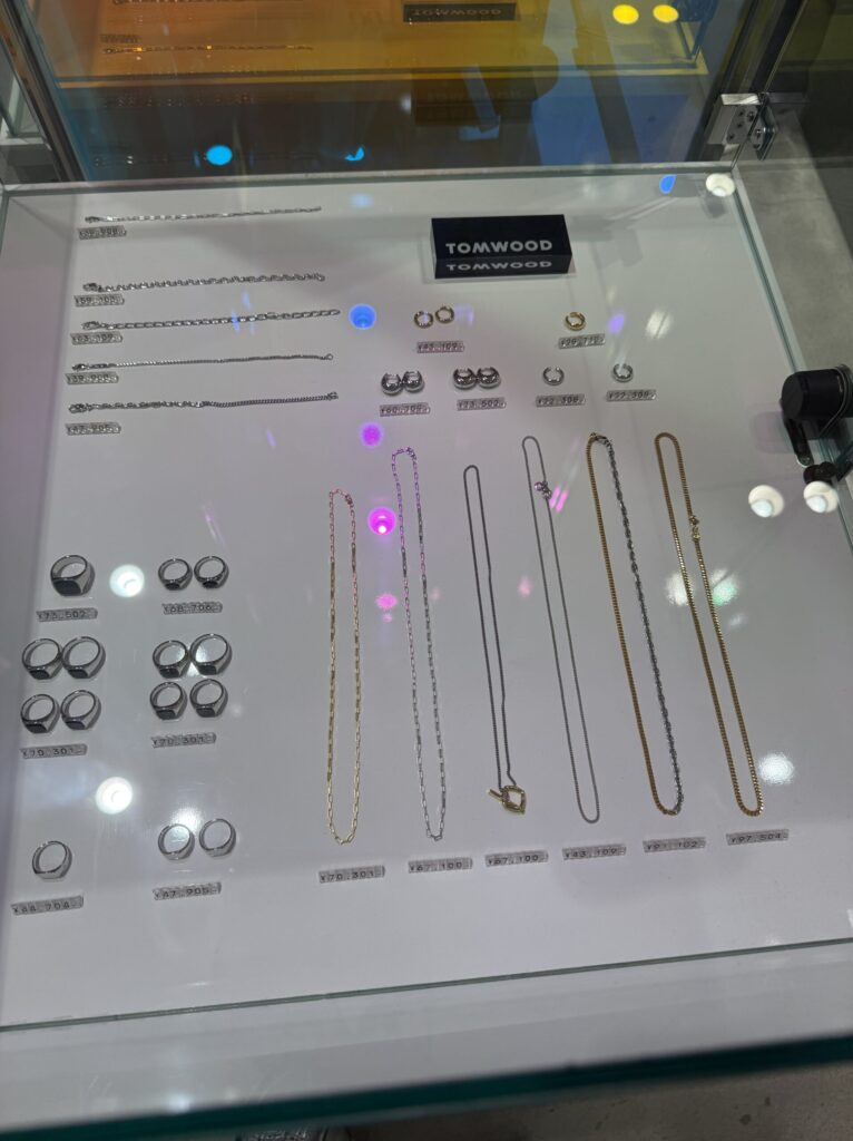 TOMWOODのシルバーとゴールドの輝き