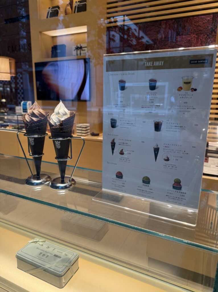 カカオサンパカのテイクアウトメニューとアイスのモックアップ