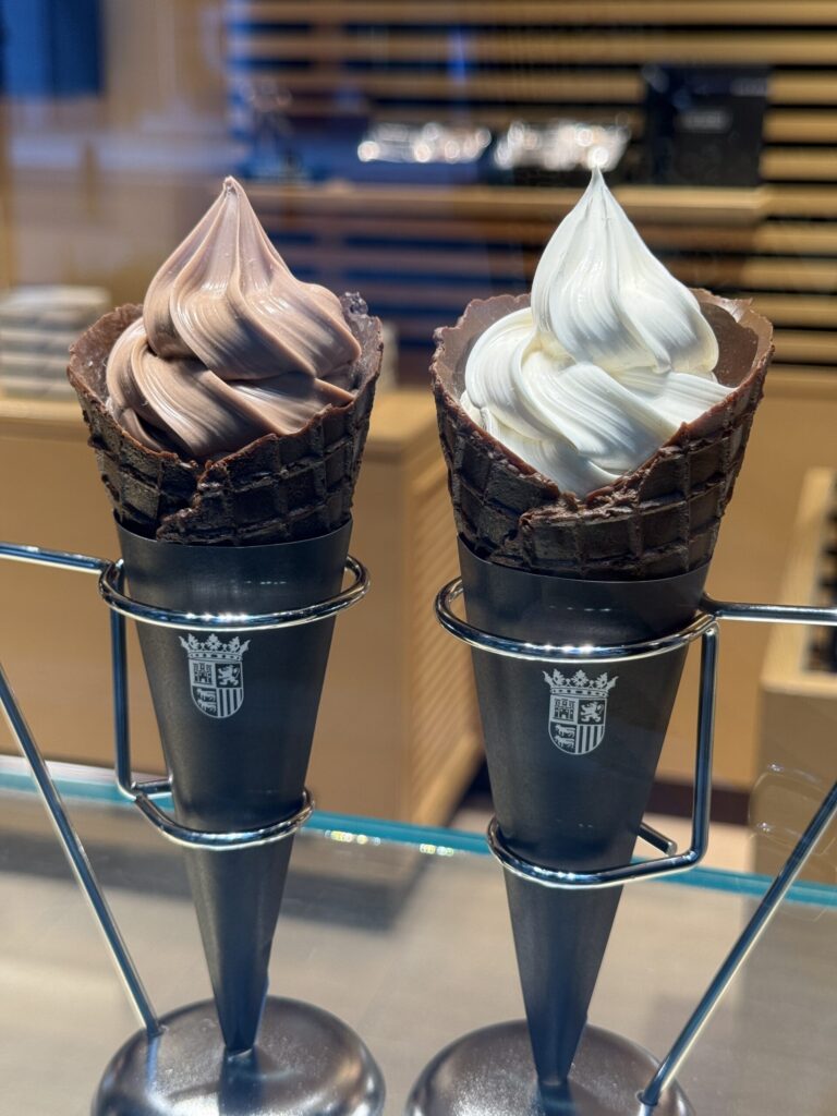 カカオ サンパカ 丸の内本店で見つけた大人の贅沢。濃厚チョコアイスと心躍る手土産選び