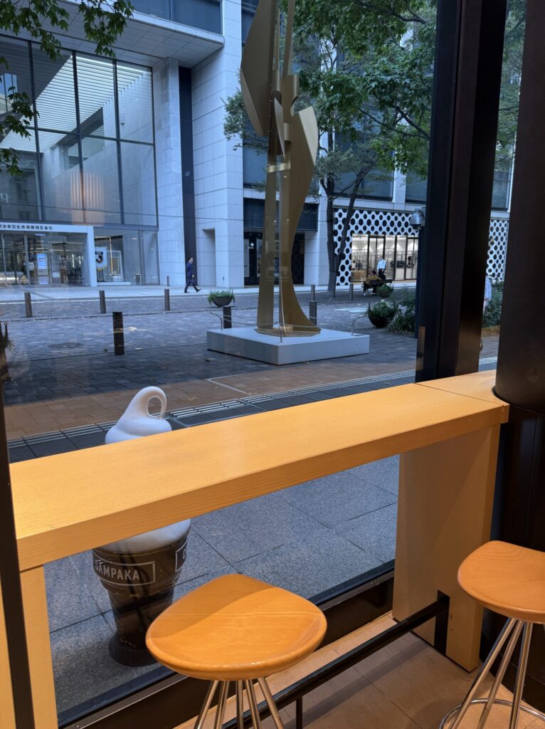 Wooden counter seat by the window facing the Marunouchi street