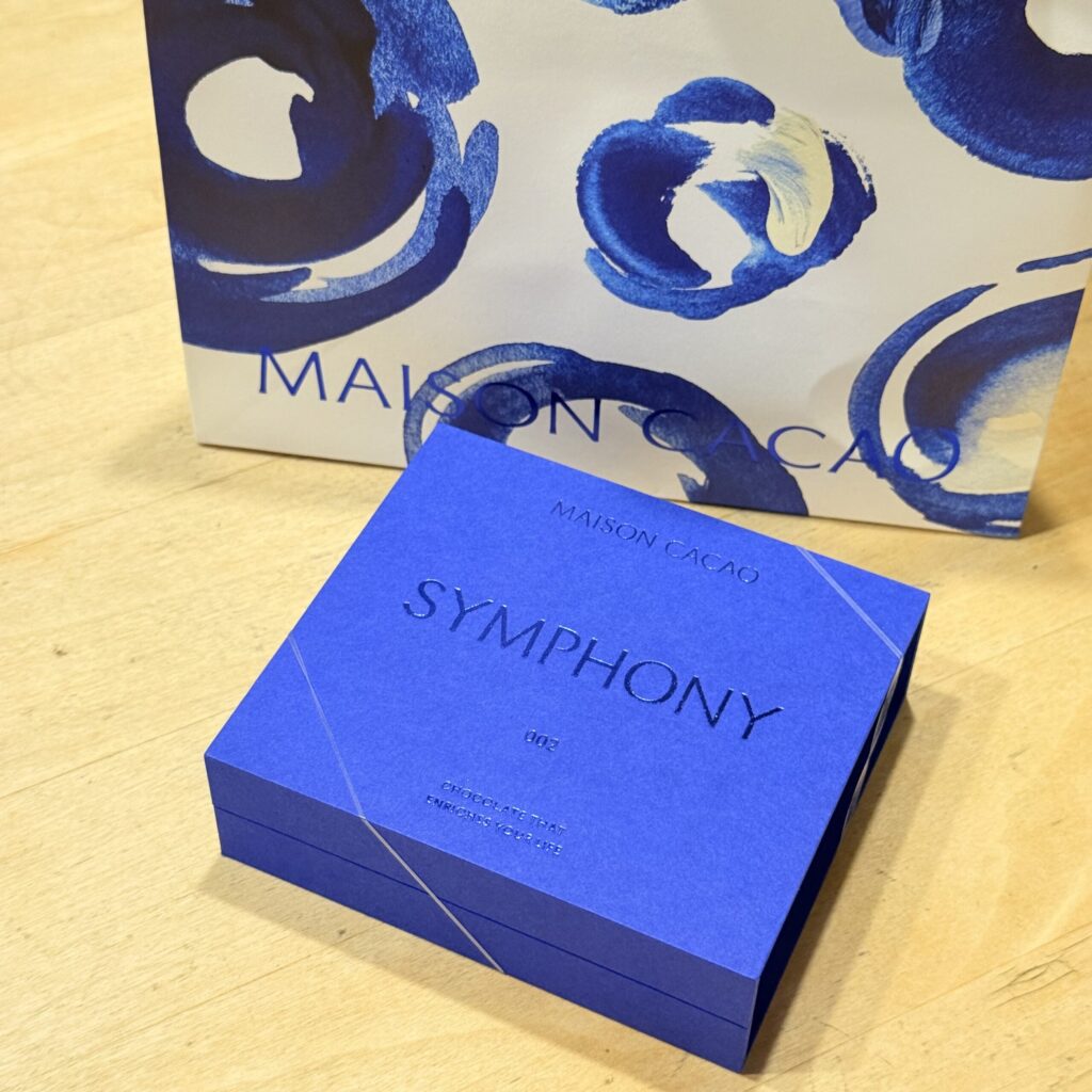 Vivid royal blue box of Symphony Cacao 55 at home