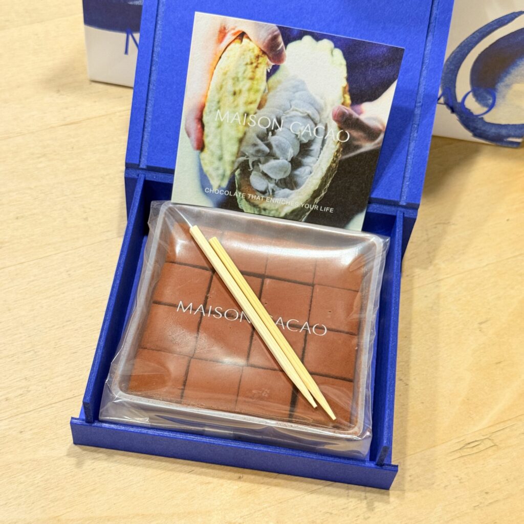 Sixteen perfectly aligned cubes of Symphony Cacao 55 raw chocolate